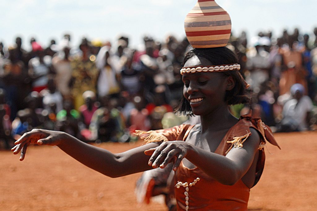 volunteer in uganda culture